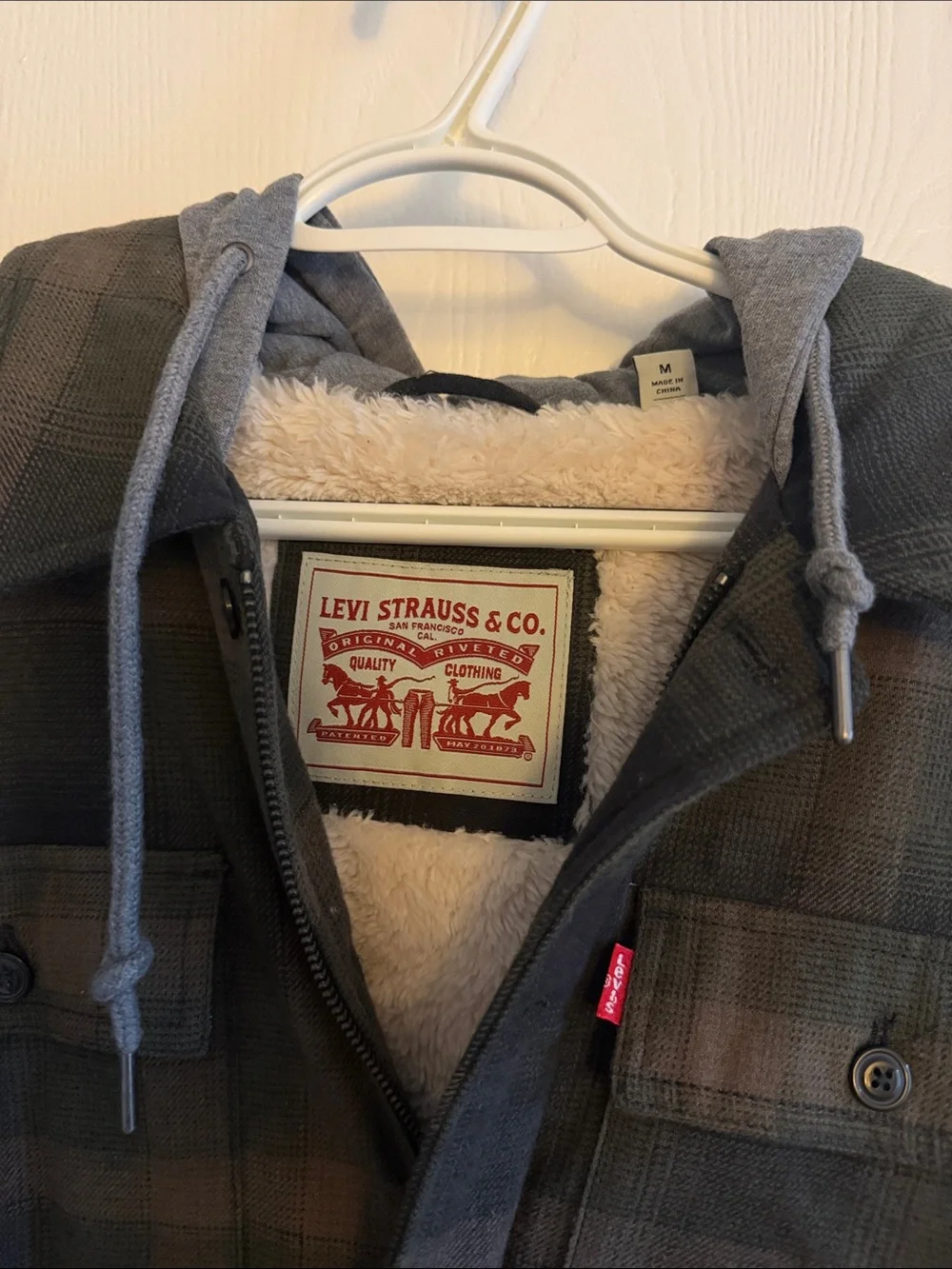 Levi's Black & Dark Gray Plaid Sherpa-Lined Hooded Shirt Jacket - Picture 2 of 4